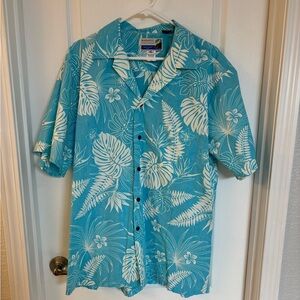 Like New Men’s Size XL Hawaiian Shirt Light Blue & Cream w/Hibiscus Print